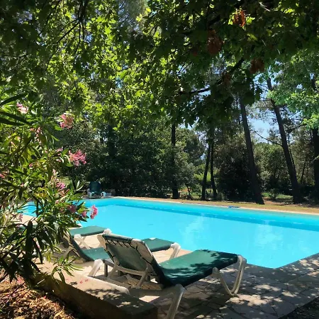 Le Clos Des Cigales Bed & Breakfast 4*